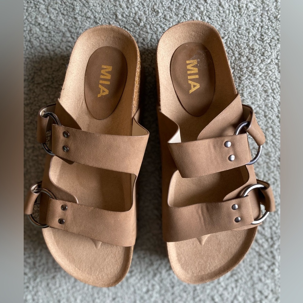Platform sandals